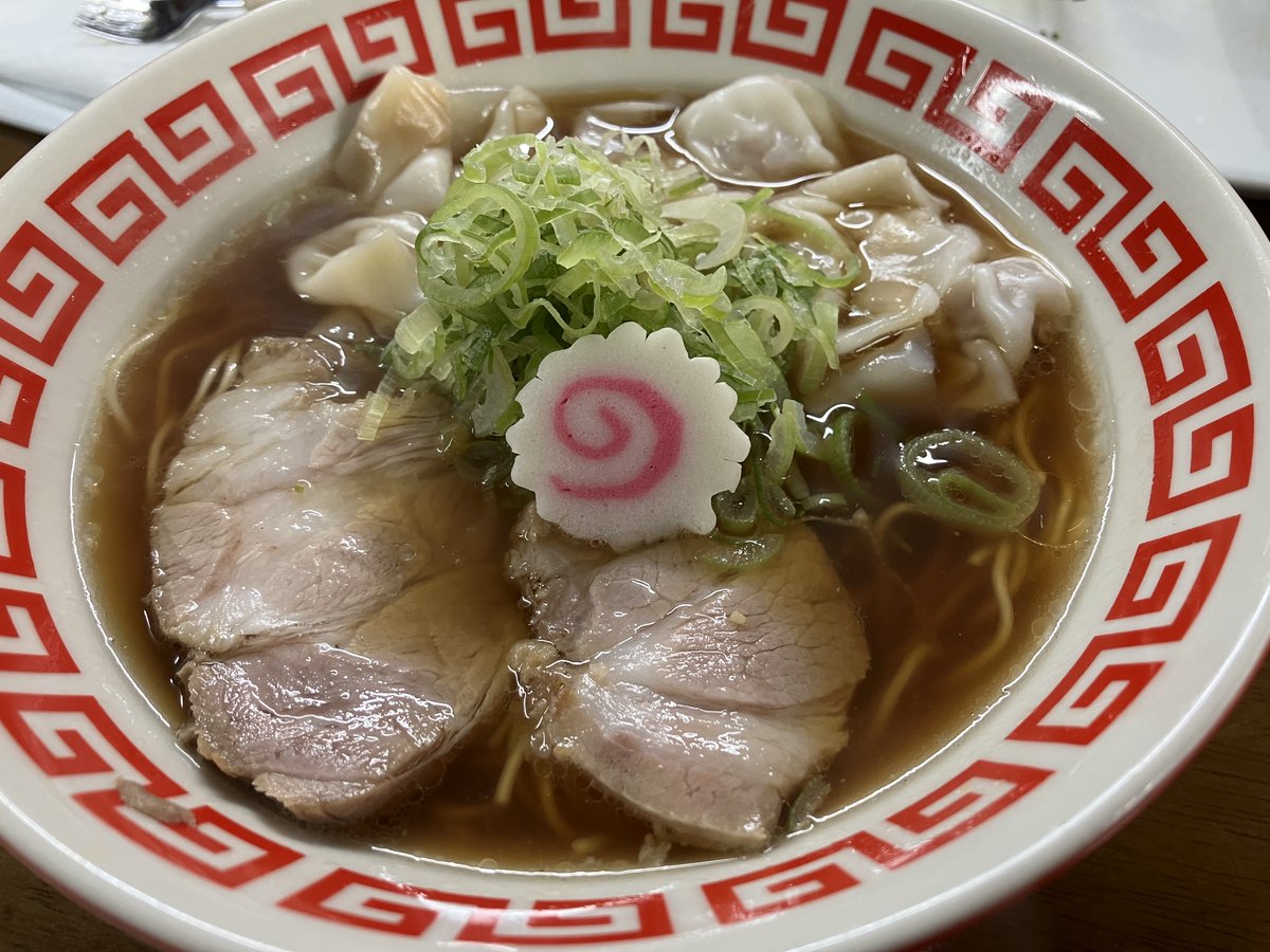 Hanomy_Hanoi's tweet photo. ホアンキエムにある健太郎らーめんに初めて行ってきました。つけ麺もラーメンも餃子もめちゃくちゃ美味しくて感動◎リンラン店も是非行ってみたい😃ホアンキエム店とリンラン店ではメニューが若干違うようでした。
#ハノイ生活　#ハノイで外食 https://t.co/DeYH7goo6g
