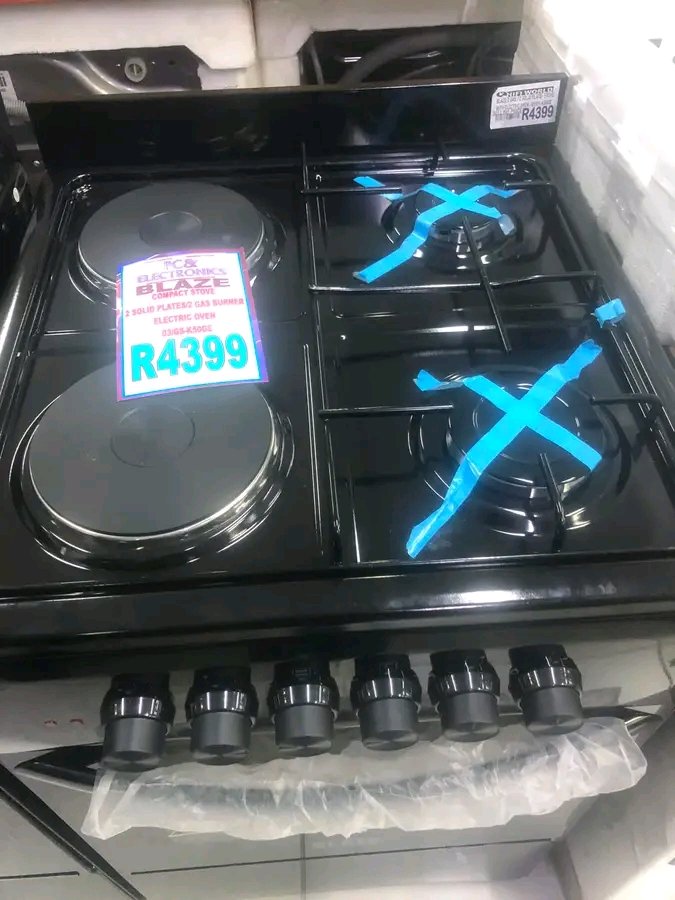 TshepoBacela's tweet photo. Guys this stove uses GAS and ELECTRICITY in one place 🤔🤔 is it safe? https://t.co/Mqd6T86W8J