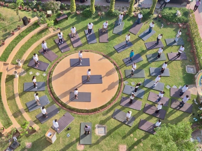 sdeievent's tweet photo. 🧘‍♂️ Glimpses from the International Yoga Day Celebration ✨

Marking the culmination of five days of yoga sessions, the celebration witnessed enthusiastic participation from employees across teams, promoting wellness, mindfulness and a healthier lifestyle🌿 https://t.co/rrXUSinOw1