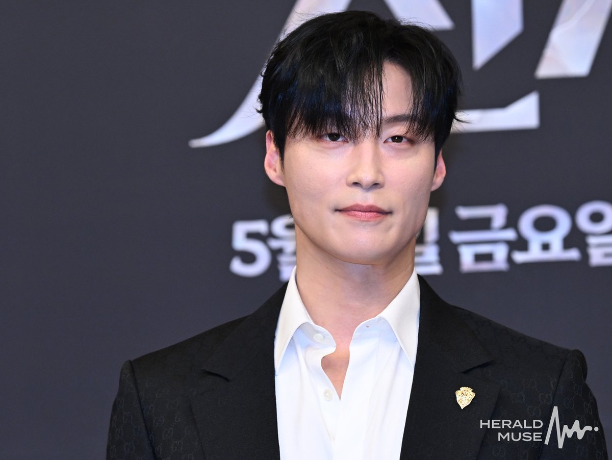 Kkorepo's tweet photo. #ホ・ナムジュン、「#素晴らしき新世界」の勢いで俳優ブランド評判1位…#パク・ジフン＆#ビョン・ウソク 抑える
🔗https://t.co/gAuWuXzqkI https://t.co/VCTJsVENci