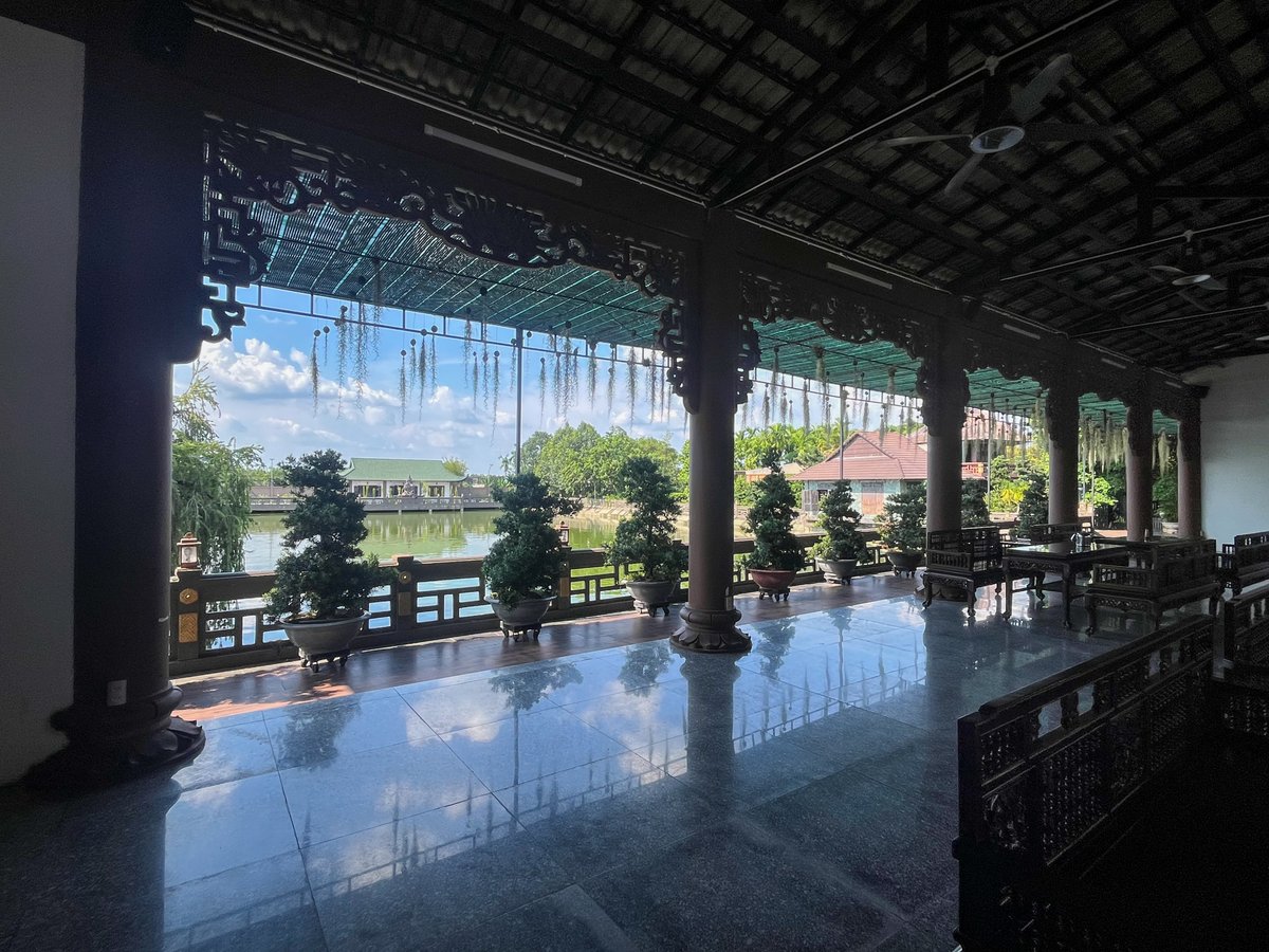 StepJobsVietnam's tweet photo. ホーチミン クチのお寺巡りをしてみました🇻🇳🪷
コラムページ：〜ホーチミン クチでお寺巡り クチトンネル周辺の静かな寺院とローカル風景①〜
https://t.co/bS4F3mETI9

 #ベトナム #ホーチミン #ローカル #旅行 #観光 #カフェ #レストラン #アジア #海外 #海外就職 #ベトナム就職 #クチトンネル https://t.co/KlZ9VcQ0S6