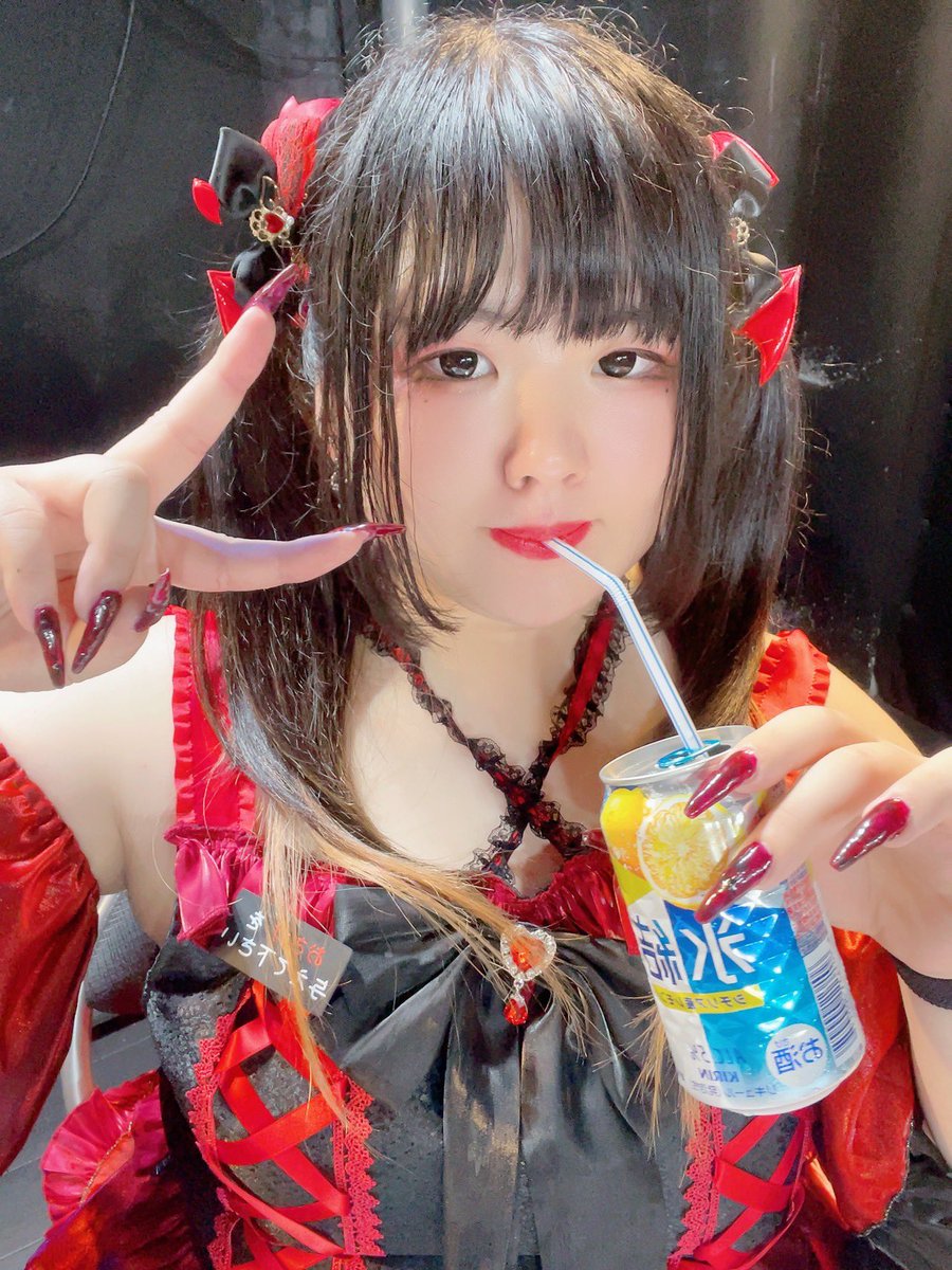 nanase_iroha008's tweet photo. 昨日はUPsさんありがとうでした！
姫枠でアクシデントありで
アンコールいみしんできて楽しかったですです！(ง ˙˘˙ )ว

セトリ
いけないボーダーライン
ヴァンパイア
プロミスザスター
ゴーストルール https://t.co/OJFHMojDoy