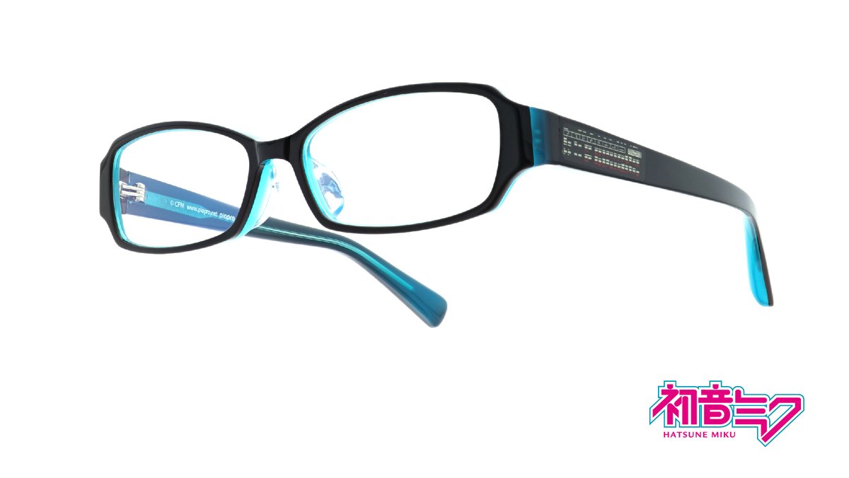 wapalette's tweet photo. 初音ミク PCメガネ MIKU-008 好評発売中
初代モデルをベースに、細部をアップデート！
シンプルなデザインで日常使いにもおススメです👓
テンプルのシンセサイザーモチーフは蓄光仕様。 
暗い場所やライブ会場でもさりげなく発光✨

▼販売ページ 
https://t.co/aSe9zzHayW
#初音ミク #和真パレット https://t.co/aj1fG9LWQf