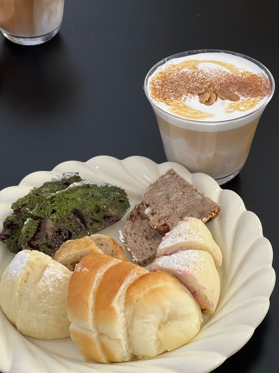 Loop__Cat's tweet photo. Just grabbed the fluffiest matcha scone from the corner café—warm, crumbly, and packed with that earthy green tea taste. Perfect midday pick-me-up!， https://t.co/wOeeWoQ1zH
