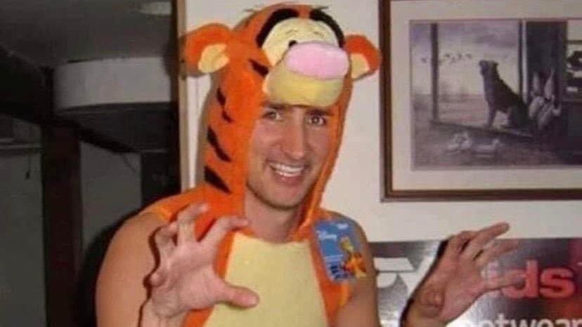 BeefyTimo's tweet photo. @JoshDenny I love sports rivalries. Rawr! https://t.co/XYXu0gM52B