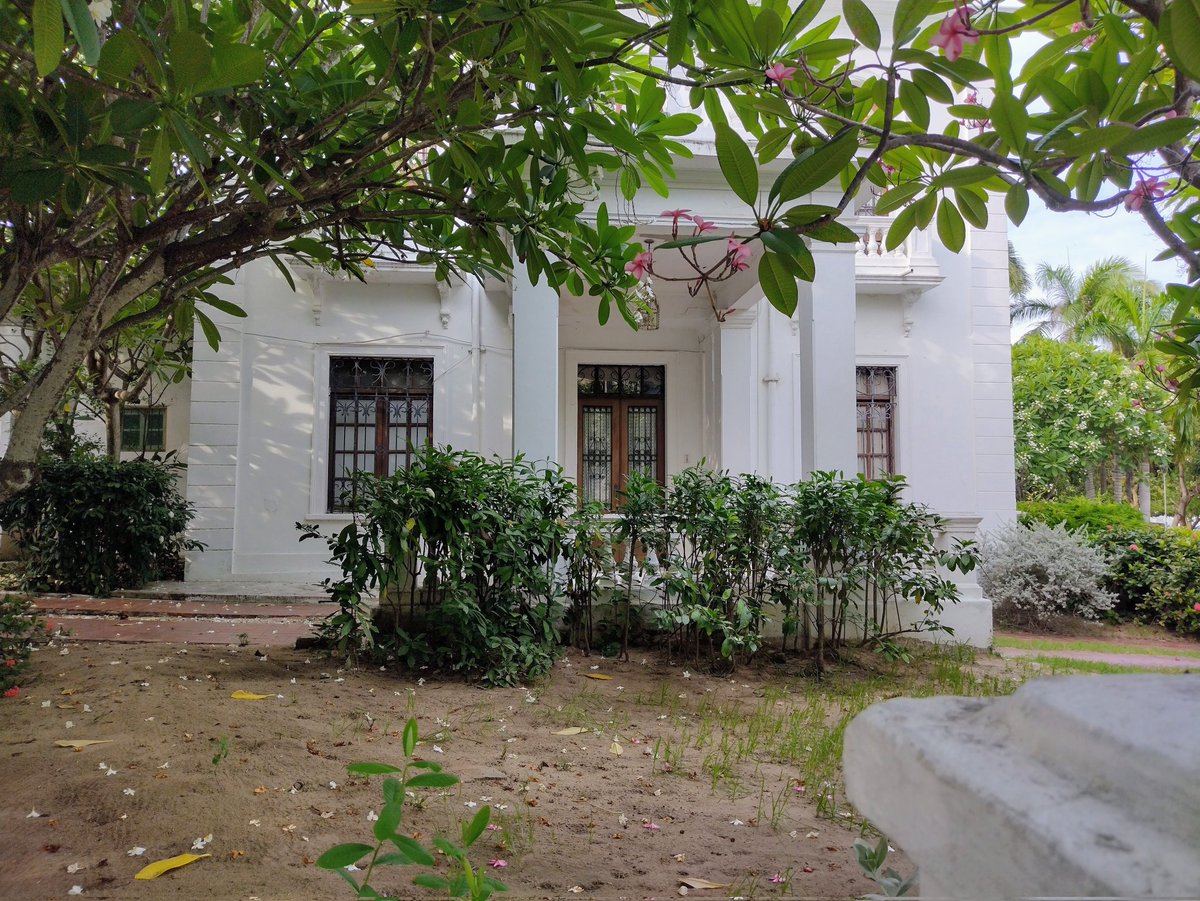 LexKozta's tweet photo. Antigua casa del Barrio El Prado en Barranquilla, dicen que data de 1920, una de las casas más antiguas de Barranquilla #Barranquilla #Fotografiaurbana #foto #fotografia #memories2022 https://t.co/p8drnH54Ja