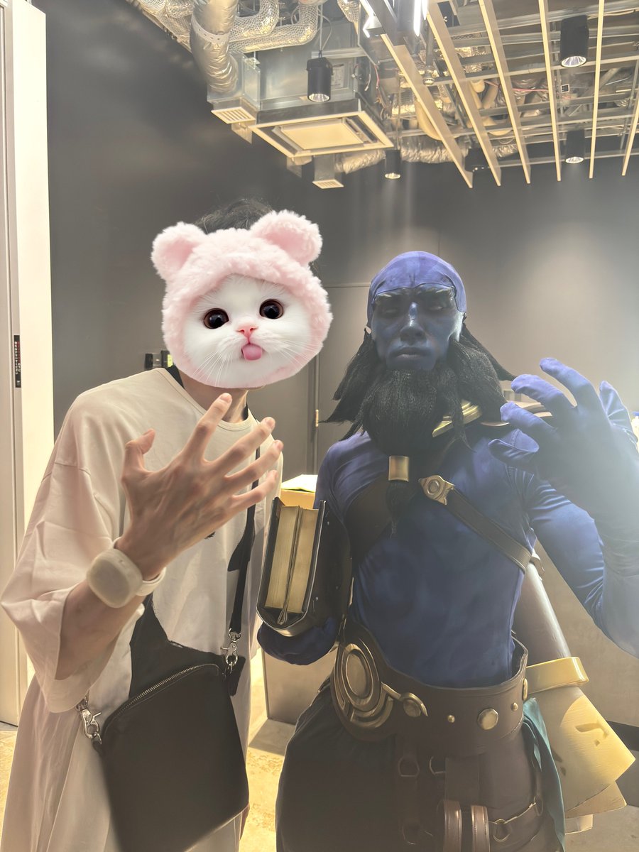 minatsuki_02's tweet photo. レイヤーさん方々ととってもらったやつ📸ありがとうございました #LTK https://t.co/U5mELyWEw5