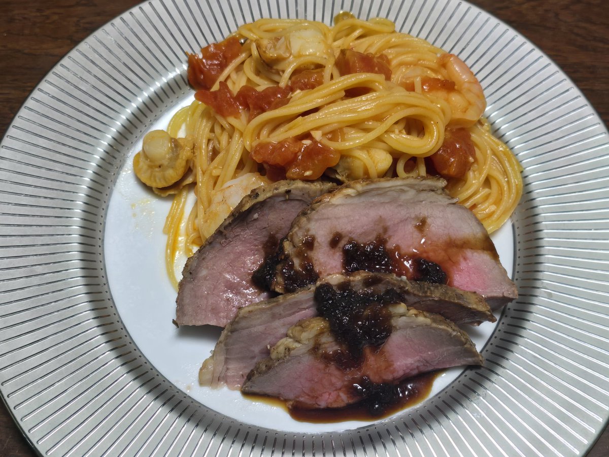 aihappy3's tweet photo. りたるたいむ

何もしたくない人のお一人様ランチ
ワンパンパスタ🍝
に
冷凍室のローストビーフを添えて

これにイタリアンパセリかなにか
グリーンがあったら映えたかも🤭 https://t.co/cpmvIzhKIn