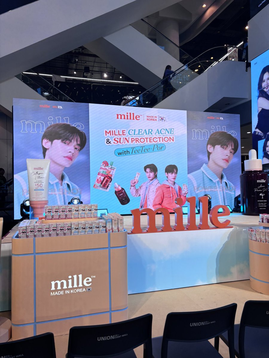 millebeaute_th's tweet photo. 🥰 วันนี้แล้วน้า มีใครตื่นเต้นเหมือนแอดบ้าง 🙌
อดใจรอเจอ “ตี๋ตี๋-ป๋อ“ ในงาน Event สุดพิเศษ “Mille Clear Acne & Sun Protection with TeeTee-Por”

แอดมินจะคอยส่งภาพบรรยากาศฟินๆให้ดูตลอดทั้งงานเลยน้า
📍 Union Co-Event Space, Zone A, G Floor, Union Mall

#️⃣ พร้อมติด Tag น่ารักๆ
#.MilleacneandsunxTeeTeePor
🔑 Mille Clear Skin TTP
⏰ Start Trend : 14.00 น. | 02.00 PM

#MilleBeaute #มิลเล่ #MillexTeeTeePor #teeteepor #twnpich #porsuppakarn
