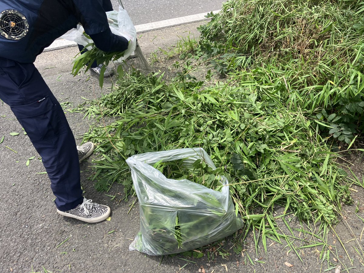 TPstaffnew's tweet photo. 本日は事務所のある地域活動として清掃活動を実施しました🧹🍃
近隣企業の皆さまとも協力しながら周辺の美化に取り組みました。
これからも地域とのつながりと環境を大切にし、地域社会へ貢献できるよう活動してまいります。⛑️
#ThreePeace #アスベスト調査 #アスベスト #神奈川県 https://t.co/F3r6HZzt1S