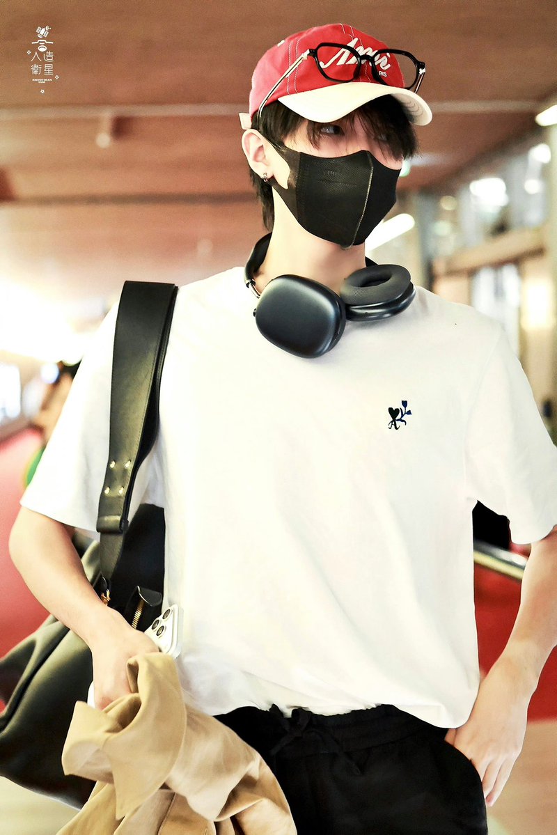 luiii_1122's tweet photo. 260623 CDG🛬

#주익연 #周翊然 #ZhouYiran https://t.co/VYiqs5c6Wc