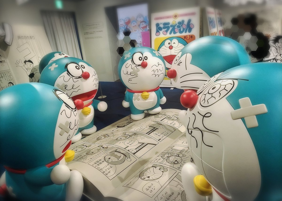 ayaemonblue's tweet photo. アンジュ武道館前に3回目の100ドラ！何度来ても楽しいし住みたい。3Fに前回はなかったパネルがあったので持参のドラぬいと記念写真☺6F有料エリアの応援ドラえもんをアンジュルムハンマーと撮ったらドラちゃんもアンジュヲタみたいで世界で私だけが楽しかったです https://t.co/fumU0dw4MW