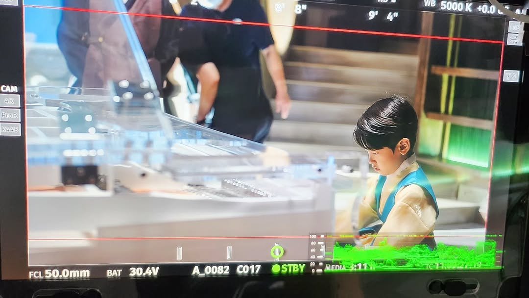 archvebws's tweet photo. ternyata ada scene ponakannya ian main piano tapi ga dirilis 😔✋🏻 https://t.co/xYlvw5sJUK