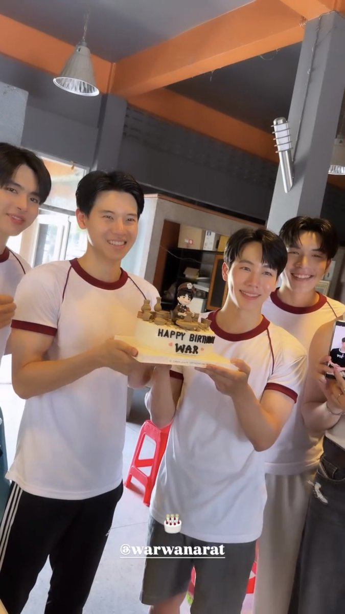 TheoryofYinWar's tweet photo. ความสุขมันล้นออกมาเลยน้ออออ 🤭

#ที่รักสารวัตรเธียร์
#32ndHappyWARday
BEST WISHES TO WAR 32nd
#หยิ่นวอร์ #yinyin_anw #warwanarat https://t.co/orkJZpx4aC