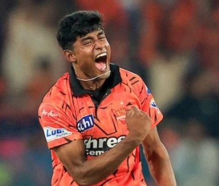 MR_COOL77777's tweet photo. > Mohammed Siraj Muslim ☪️ 

>Mohammed Shami Muslim ☪️ 

>Mohammed Sarfaraz Khan Muslim ☪️ 

>Mohammed Sakib Hussain Muslim ☪️ 

अगर इनके नाम के आगे Mohammed की जगह कुछ और लगा होता, तो यकीन मानो भाई, ये इतने बेहतरीन खिलाड़ी हैं कि टेस्ट, वनडे और T20 शायद ही कोई ऐसा टूर्नामेंट होता जिसमें इन्हें नज़रअंदाज़ किया जाता। 🇮🇳🏏💔