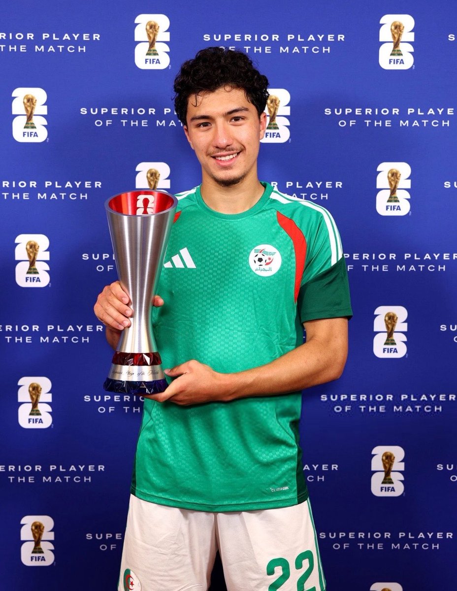 Squadra213's tweet photo. Coupe du monde ou Coupe d’Afrique ? 🤔

Dans tous les cas, Ibo Maza finit homme du match ! 🌟🇩🇿 https://t.co/NxFfcwxoci