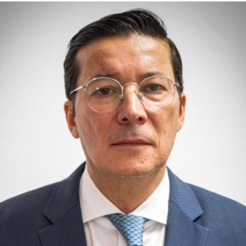 Ofonseca1's tweet photo. De verdad este individuo que utilizó la @Registraduria para imponer su candidato a 41 millones de colombianos se va a salir con la suya y gratis ?  Pretende hacer presidente a Espriella e irse disfrutar del premio a Miami y recibir su green card y nada pasa ?  Espero no sea así. https://t.co/zieDIi1OC0