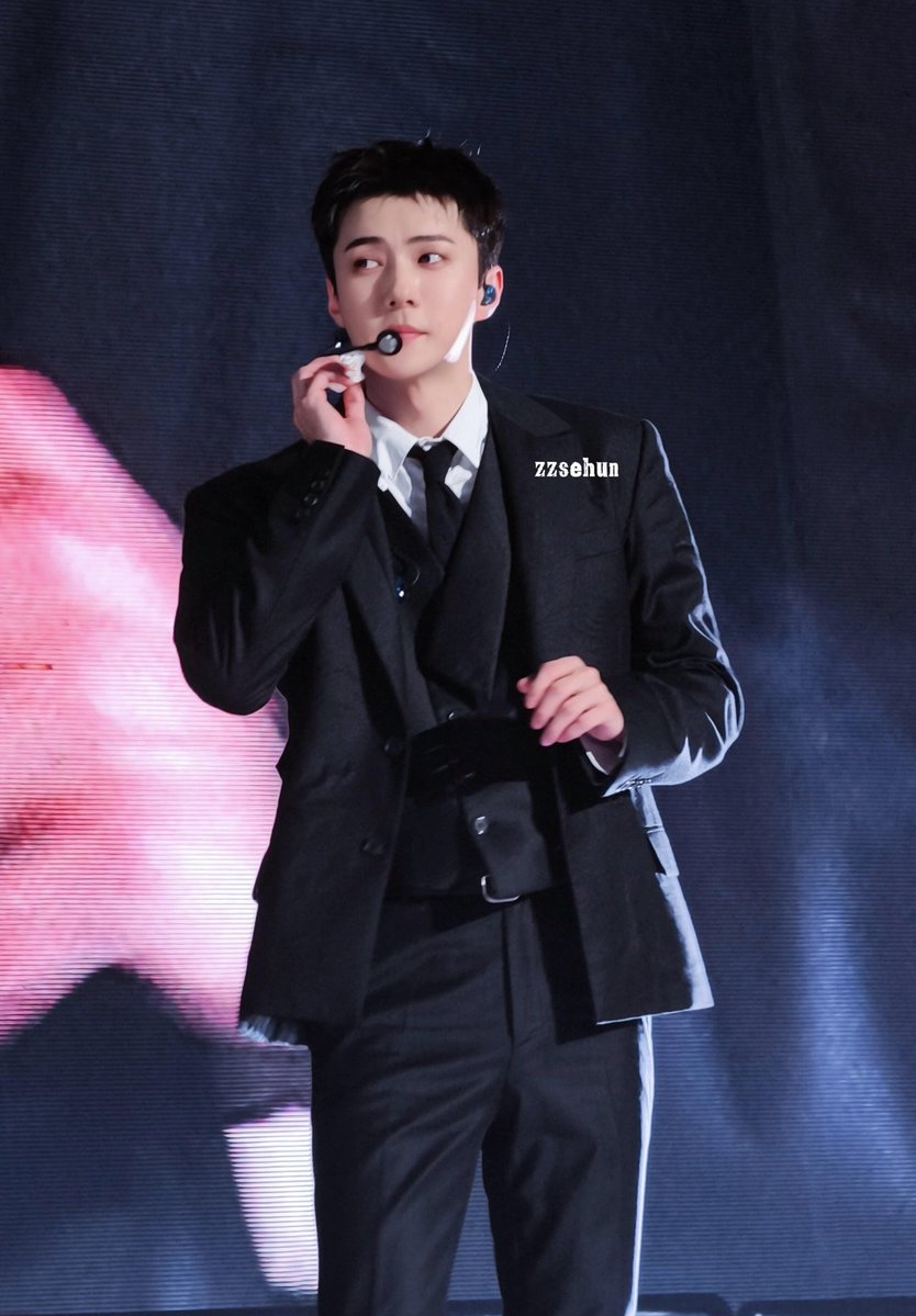 SeeHunbook's tweet photo. like a groom💍🫴
📷©️zzsehun
#세훈 #SEHUN #セフン #世勋 #EXO https://t.co/GB3PyDVQYE