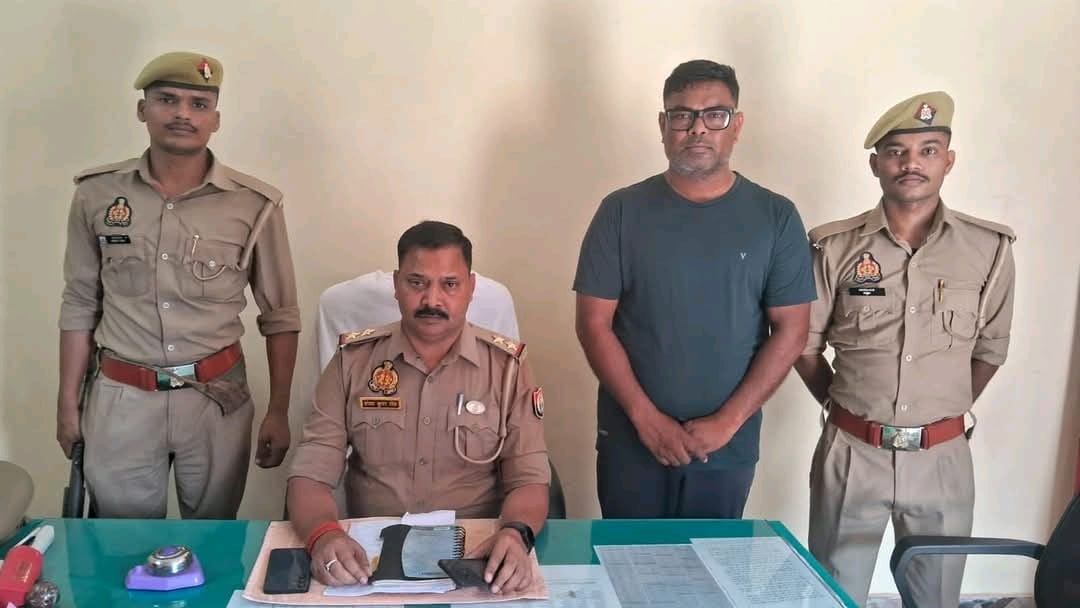 AMMahakal's tweet photo. प्रयागराज पुलिस हाथ मलती रही, मिर्जापुर की जिगना पुलिस ने शातिर अपरा��ी को दबोचा
मिर्जापुर पुलिस का बड़ा एक्शन मांडा का वांछित अपराधी 1.2 किलो गांजे के साथ गिरफ्तारप्रयागराज: मांडा पुलिस जिसे सरगर्मी से तलाश रही थी https://t.co/Xn7mEuZgPo