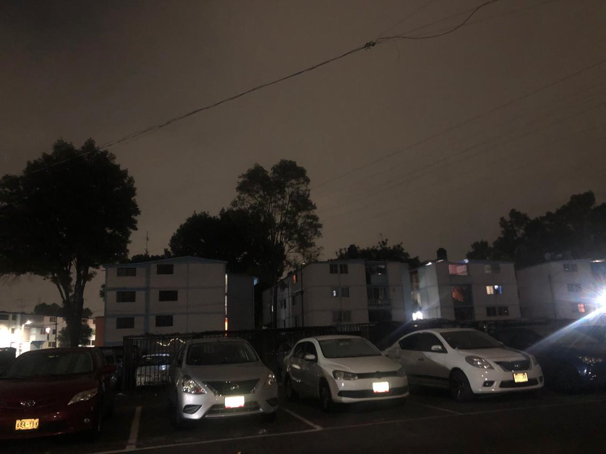 kareenetd's tweet photo. @locatel_mx buenas noches, quisiera reportar que desde el día viernes, las lámparas de nuestra unidad no funcionan. Es la colonia CTM Culhuacán Sección 10, primer estacionamiento de Santo Tomás, entrando por el eje 3.
Pedimos su apoyo por la seguridad de los vecinos, gracias. https://t.co/YaHLgusZl9