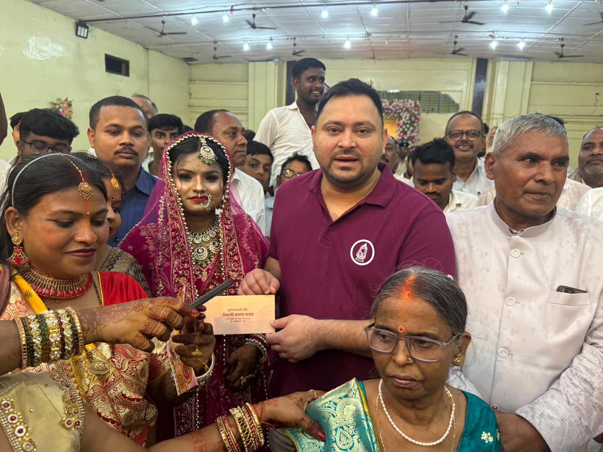 yadavtejashwi's tweet photo. पटना और हाजीपुर में आयोजित विभिन्न वैवाहिक कार्यक्रमों में सम्मिलित होकर वर-वधु को इस शुभ अवसर पर हार्दिक बधाई एवं मंगलमय शुभकामनाएं दी। ईश्वर से प्रार्थना है कि इनका वैवाहिक जीवन सुख, शांति, समृद्धि, प्रेम और आपसी विश्वास से परिपूर्ण रहे। https://t.co/PPwVlK7JIN