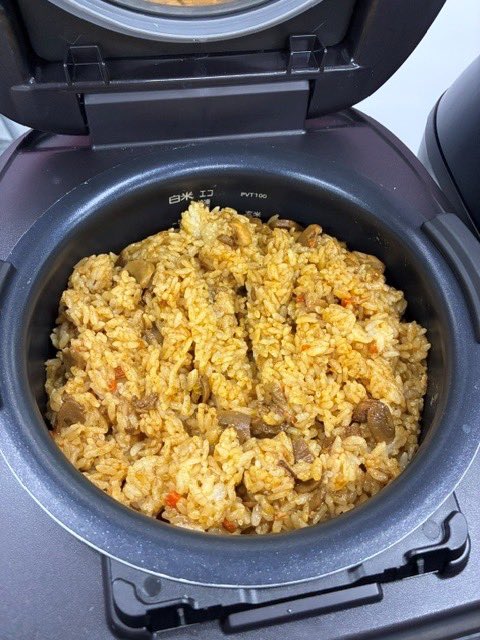 Yanmar_Marche's tweet photo. 今月のおナカマ会は、チキンライスとドライカレーでした🍛
みんなで美味しくいただきました🤤
みんなで囲む食事は最高です！！！
来月のおナカマ会も楽しみです☺️
皆さんの職場ではイベントごとはありますか？？？
#ヤンマーマルシェ #おナカマ会 #恒例行事 #毎月の楽しみ https://t.co/gRBjVVWnKr