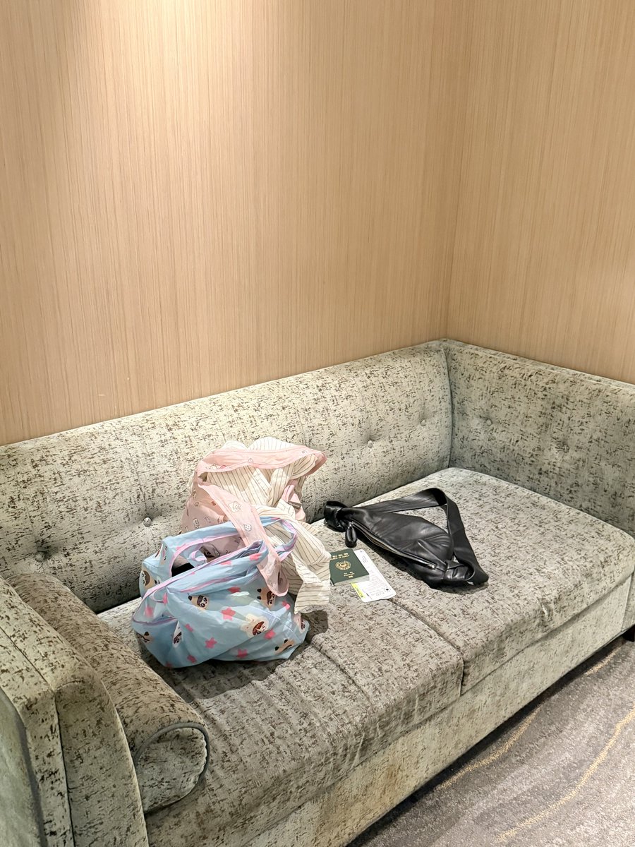 sumervlog's tweet photo. #수상할정도로숑템잘애용하는사람
해미(제작하신분본인): 아니무슨 앤팀 보러가서 성찬바쿠백 드는 사람이잇냐고;;; https://t.co/ZljDDgyYP7