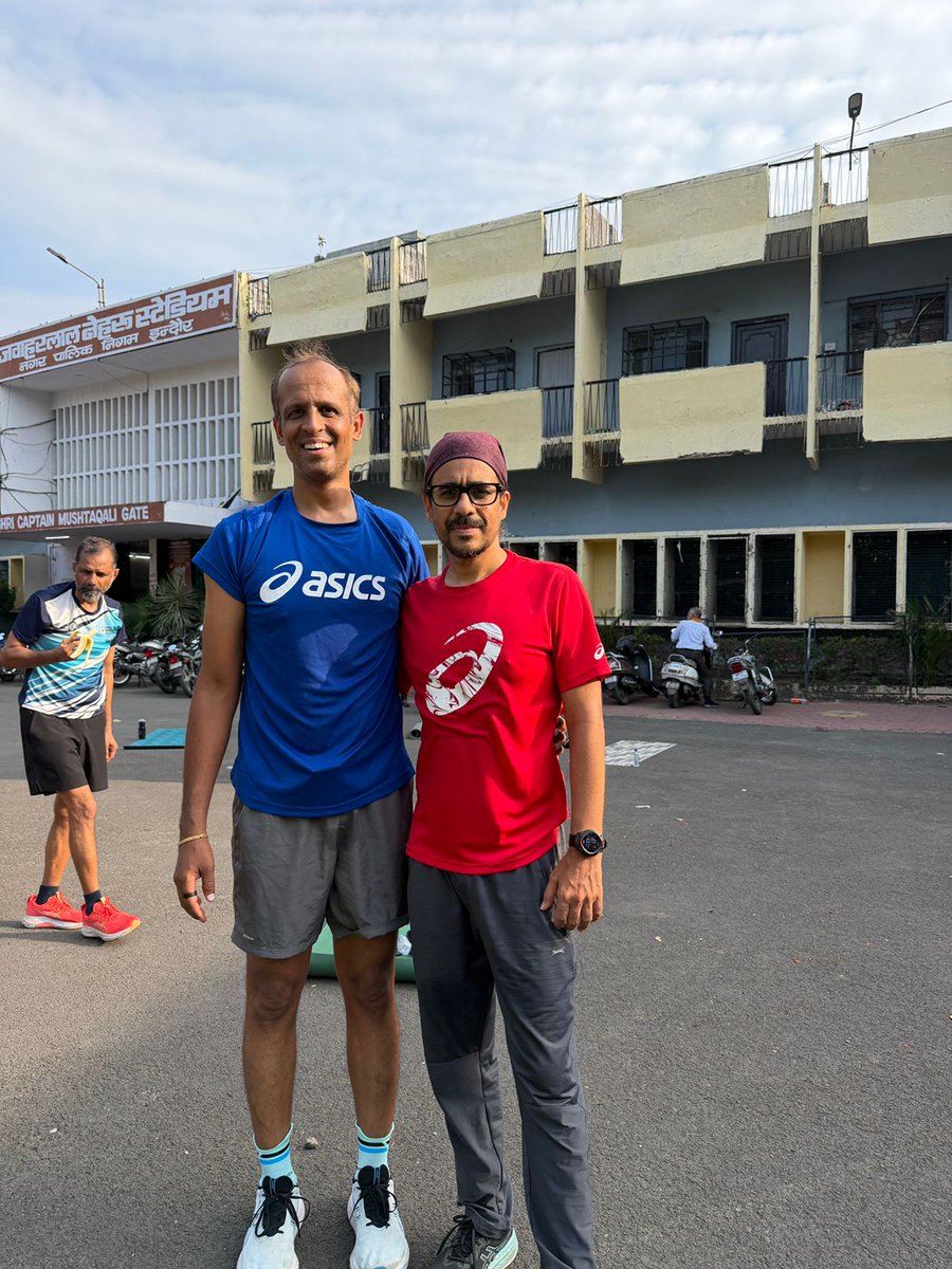 hrsanjaynegi's tweet photo. Starting the day with a smile and a good sweat with the Manish Pacers Army, Indore. Easy miles followed by a solid core workout. Feeling energized! ๐ช #ManishPacersArmy #IndoreRunning #HealthyLife #MorningFuel #RunTribe https://t.co/4sbt68nW7j