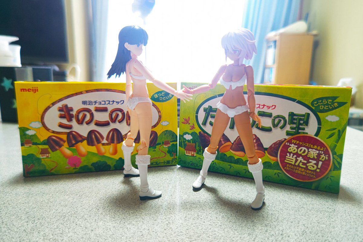 tarouchanchoco's tweet photo. 美味しいは正義
ラブ&amp;ピースの間にデリシャスを入れたい
と言うわけで今日のオヤツ
美味しいって良いよね
#meiji
#たけのこの里
#きのこの山 https://t.co/73ORwgyjGe
