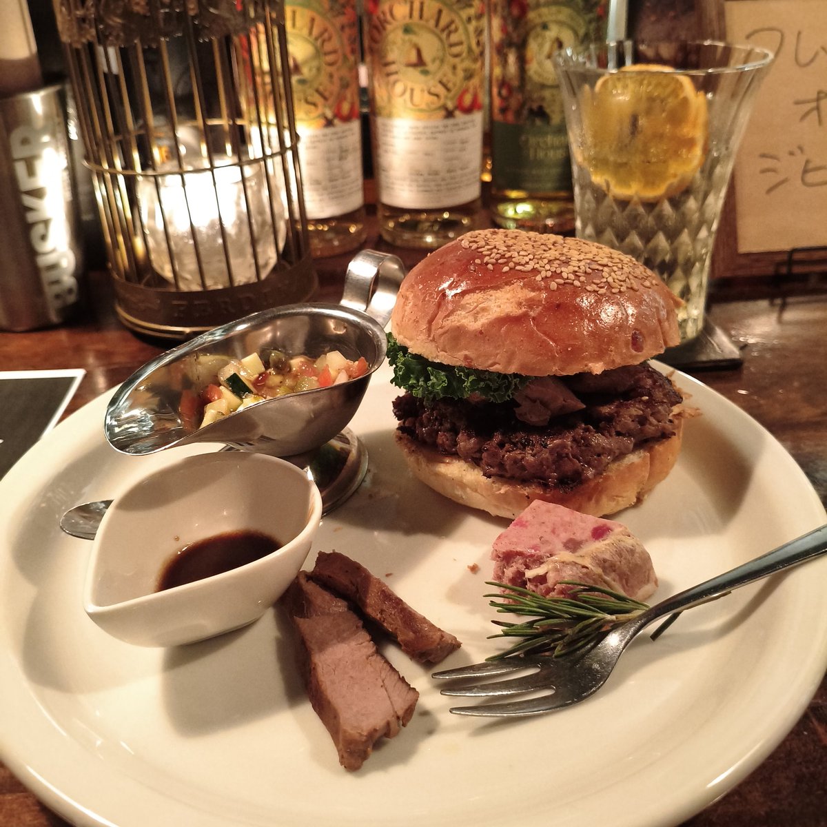 kitesan5's tweet photo. 猪バーガー  W＆M カリラ18
#WhiskyBurgersBar中野 https://t.co/WqPLQKwwhO