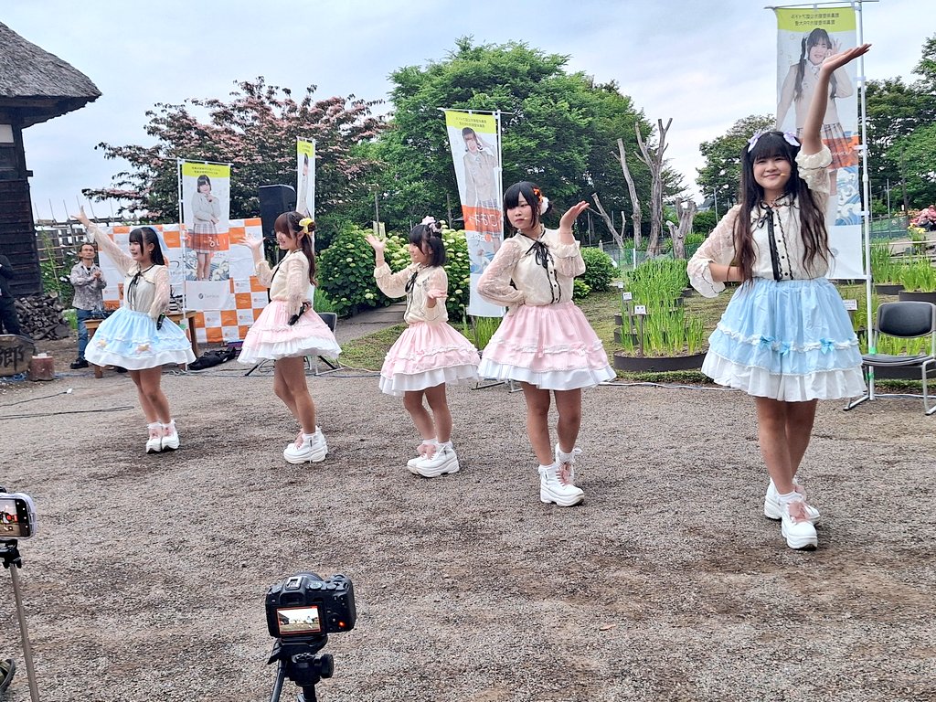 htm247725's tweet photo. 2026.6.19(金)
鯉艸郷ライブ

はっちゃん
〜HACHINOHE GIRLS〜

彩恋るい🤍
天羽うた🤍
こはね🤍
七月もなな🤍
あいみ🤍

 #Twinkle
 #はっちゃん
 #八戸アイドル
 #十和田鯉艸郷 https://t.co/McDqmvNTsp