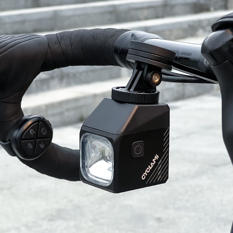 _CYCLAMI_'s tweet photo. 🚴‍♂️ Ride bright without blinding others.

The CYCLAMI CYC2000 delivers 2000 lumens, wireless beam control, and an anti-glare Cutoff Line design for safer night rides.

Professional lighting. Respectful riding.

📧 cyclami@cyclami.com

#cyclami #cyc2000 #bikelight #cycling https://t.co/RX9jO2TDKA