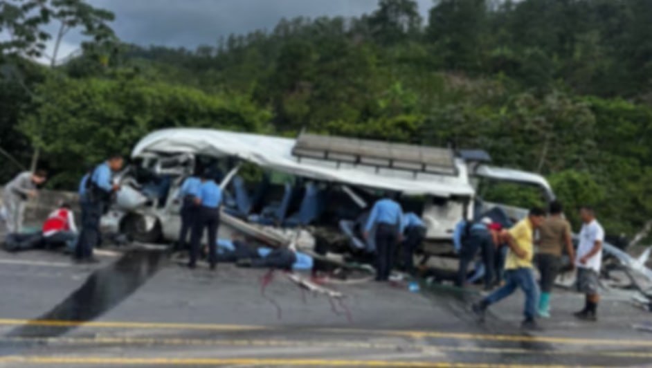 Graduando2024's tweet photo. Al menos siete policías murieron y 25 resultaron heridos en un accidente de tránsito ocurrido en la carretera CA-5, a la altura de El Rodeo, departamento de #Comayagua. #honduras

Según la Policía Nacional, el autobús transportaba a unos 35 agentes que regresaban de Comayagua. https://t.co/LNZJCEwhAm