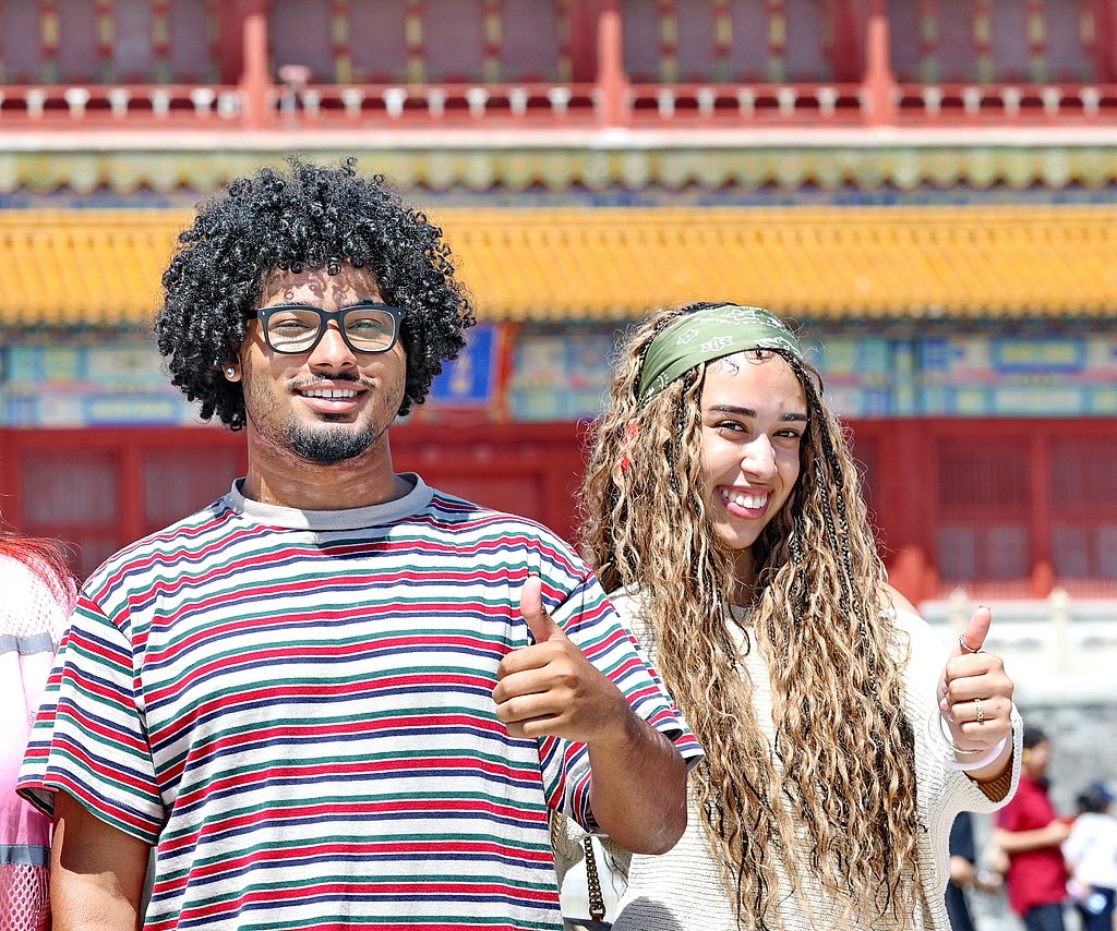 lihua1845783611's tweet photo. During the three-day Dragon Boat Festival holiday, China recorded 6.67 million cross-border trips, a 12.9% increase from last year. Foreign nationals made 777,000 trips, up 23.3% YoY. Among them, 266,000 entered China visa-free, a 15.2% rise.
#visafree #ChinaData #ChinaTravel https://t.co/MPep1eqHqZ