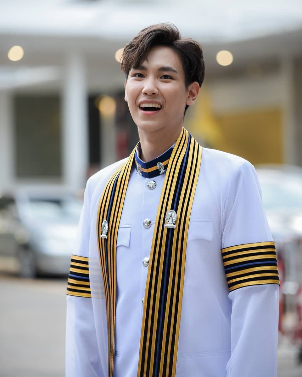 nxxJunniorrs's tweet photo. เจ้าของแอคนี้ ถ่ายรูป จูมาร์ค รับปริญญา ห่างกัน เกือบปี คนที่เห็นเคมีจูมาร์คก่อนกาลหรือป่าวคะ พี่กลับมาแอคทีฟแอค มาชิปจูมาร์คด้วยกันก่อน
#JuniorMark https://t.co/8VQ92Tmzp7