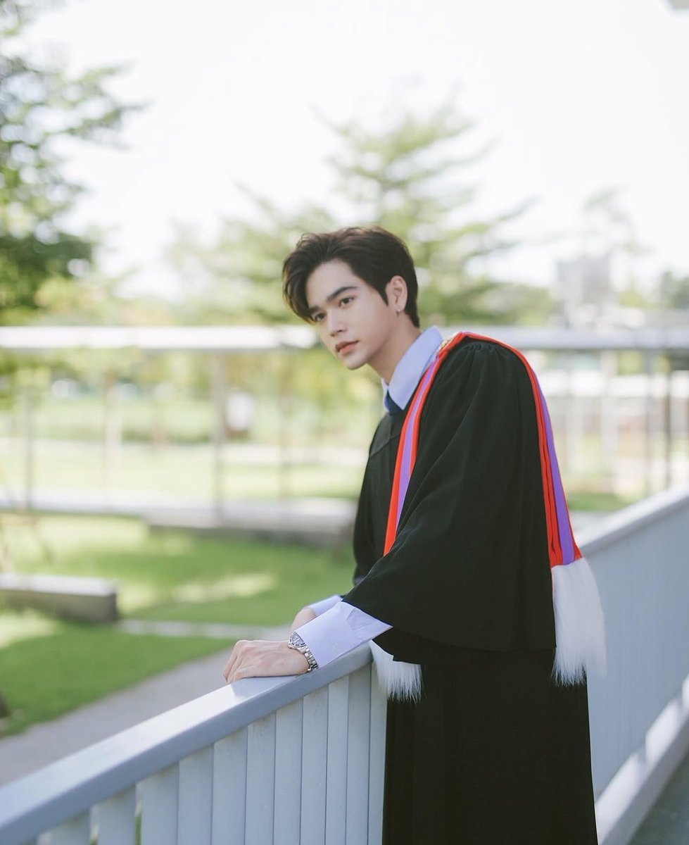 nxxJunniorrs's tweet photo. เจ้าของแอคนี้ ถ่ายรูป จูมาร์ค รับปริญญา ห่างกัน เกือบปี คนที่เห็นเคมีจูมาร์คก่อนกาลหรือป่าวคะ พี่กลับมาแอคทีฟแอค มาชิปจูมาร์คด้วยกันก่อน
#JuniorMark https://t.co/8VQ92Tmzp7