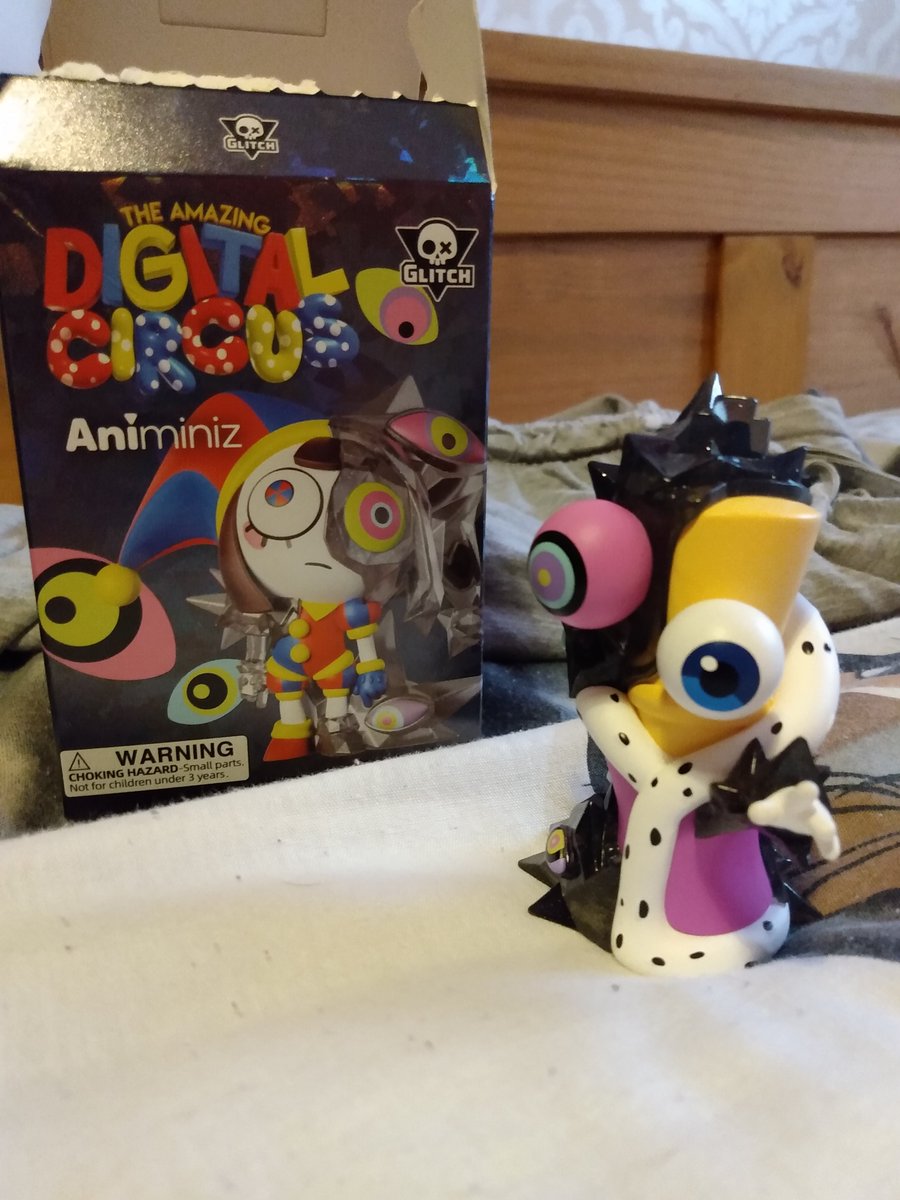 Roodle_18's tweet photo. Oh hey, my mystery box has arrived, I wonder who's inside- oh no not ma boy!
#tadc #theamazingdigitcalcircus https://t.co/8uPIcLQqlf