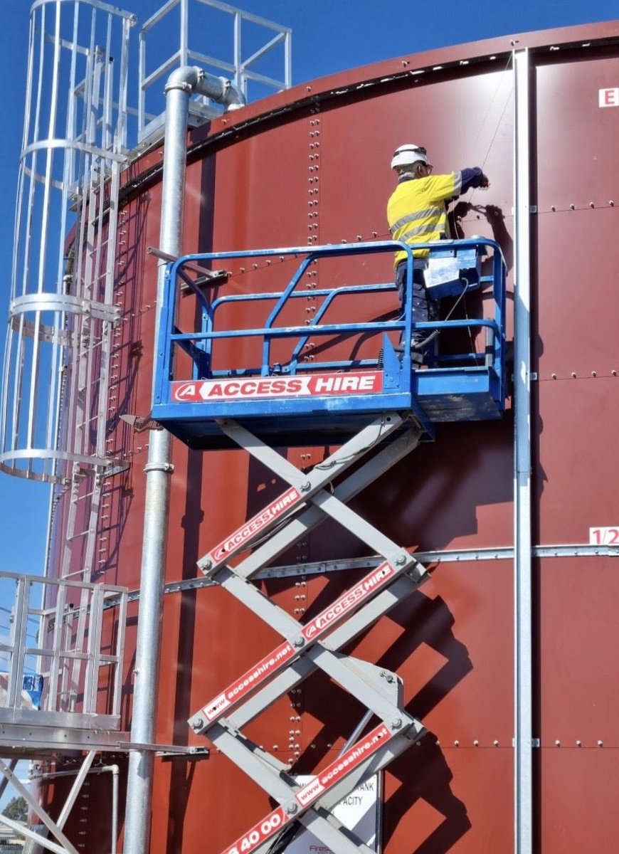 WaterTanks's tweet photo. Need a water tank for your site? Call 1800 717 470 today! We specialise in FIFO projects and provide specialist repair work to mine site water tanks. https://t.co/z4Oe059FtT