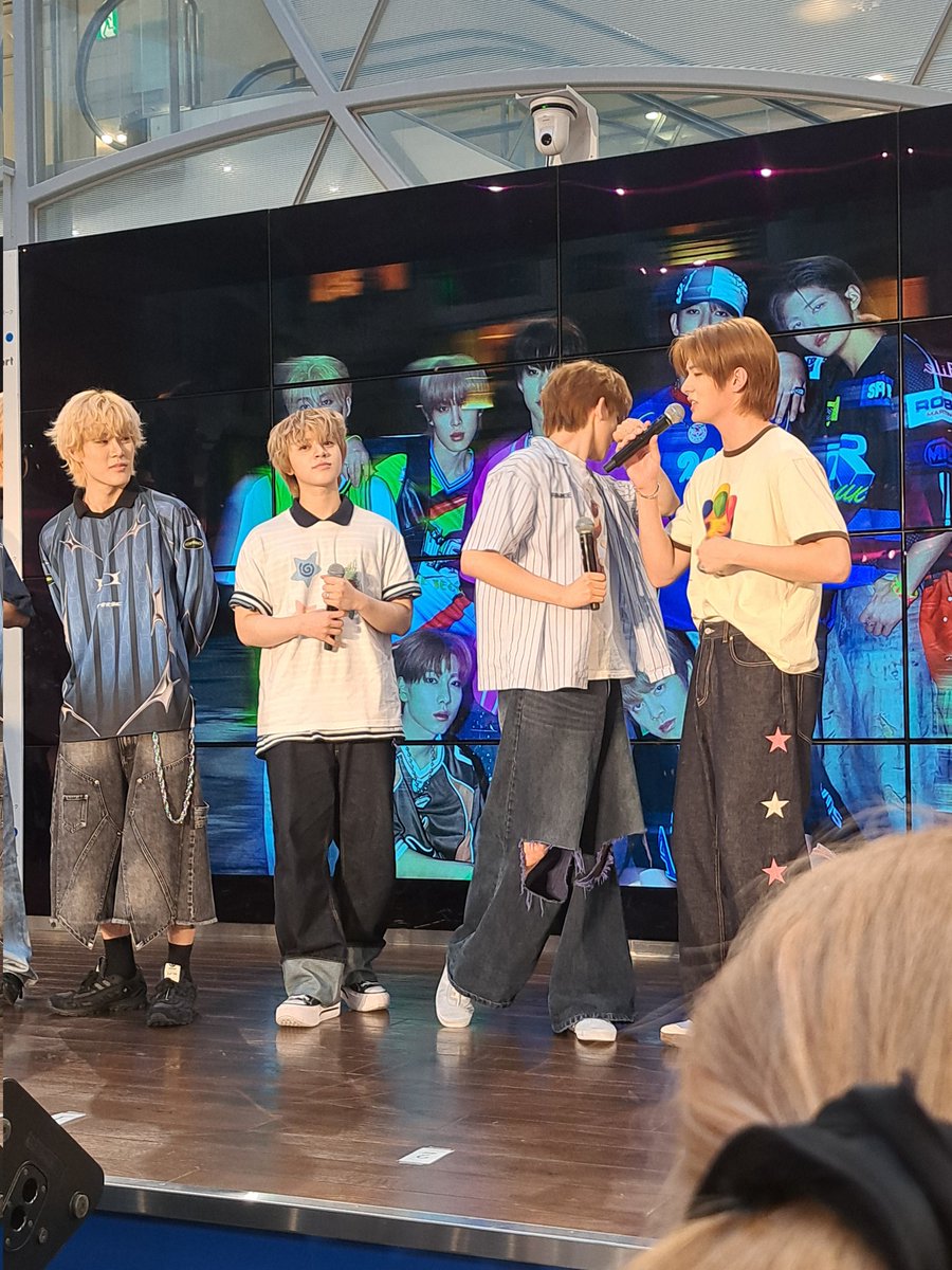 after7lostboy's tweet photo. ARrCあんまり現場に行けなかたけど、数々の思い出をありがとう！こんな形はリアルに悔しいけど、本人達はもっと悔しいはず。この気持ちを背負て、これからもBilllie全力で応援する。本当に悲しい😭 https://t.co/A4tcgYzdNi