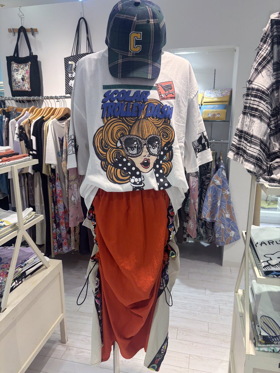 Scolarkwgoe's tweet photo. こんにちは⭐️スカラー川越店です🌸

台風🌀が近づいてるみたいですね。
今週気をつけていきましょうね☺️💚

こちらのTシャツ、大人気の商品☺️
すぐ完売しましたが
なんと！！また入荷しました❣️✨
パキッとしたスカートに合わせて着ても可愛いです⭐️

本日も皆様のご来店をお待ち致しております🌺 https://t.co/Ij4OE7Dgnz