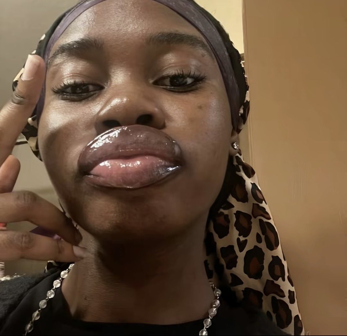 jluvzlips's tweet photo. goon to nutty lips 😵‍💫 #nutty #dsl #goon #lips #lipfetish #ebony #black #joi #gooner #ass https://t.co/pAjYpbiDjx