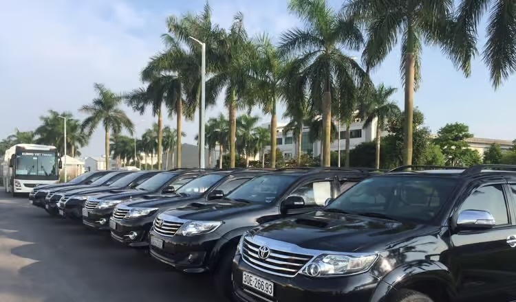 NigeriaStories's tweet photo. FAAN has ordered airport cab operators across Nigeria 🇳🇬 to upgrade fleets to newer vehicle models, sets October 2026 as final deadline https://t.co/kLrOQc9xgM