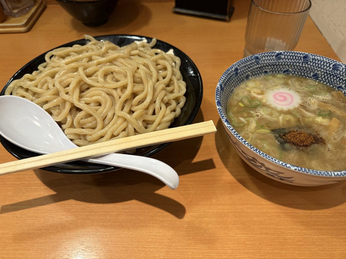 soraniSUN's tweet photo. 1年ぶりぐらいの六厘舎
舎鈴よりうまいね https://t.co/0Zc8RM3UVy