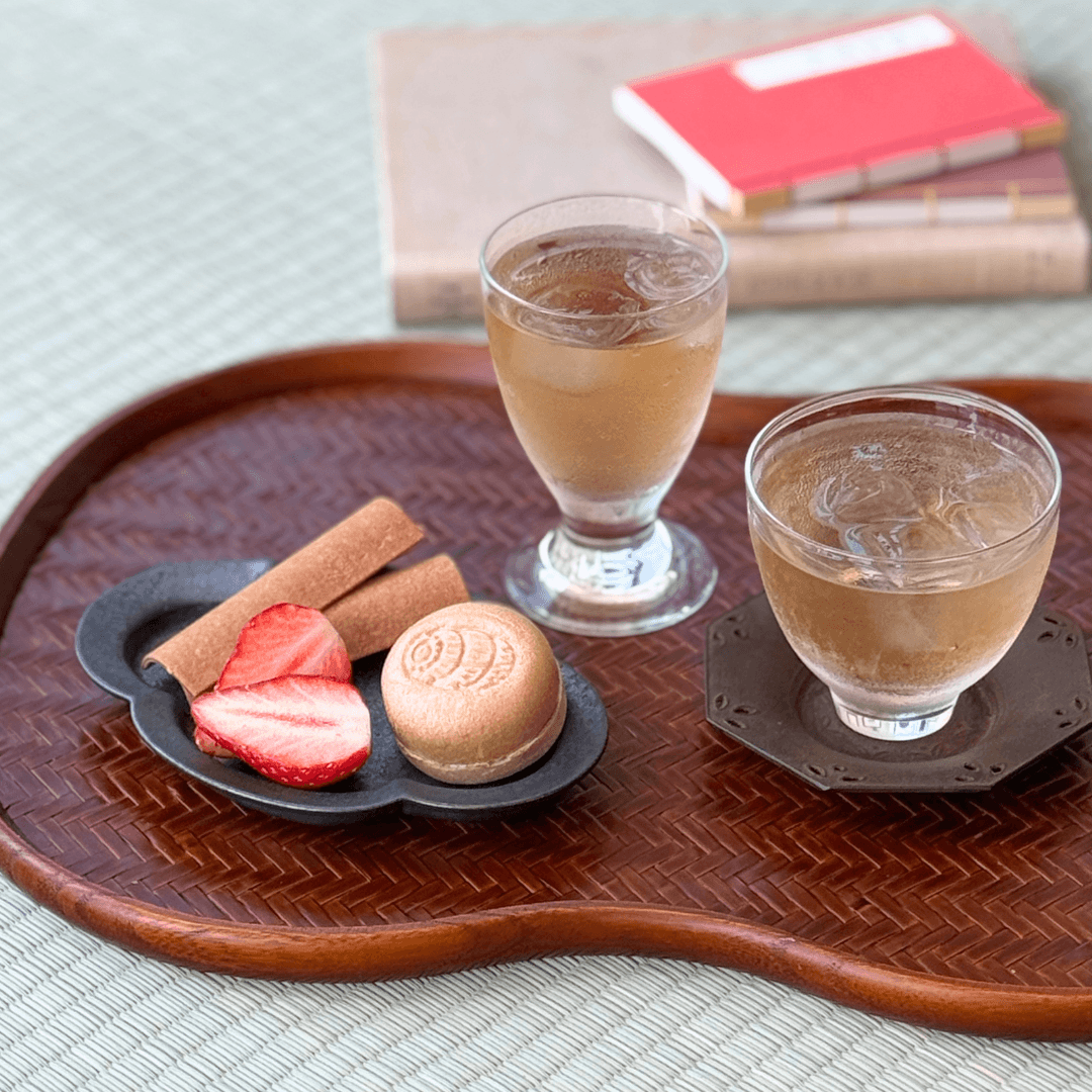 karelabuzzy's tweet photo. 【本日のおすすめ】
「あまおう苺ほうじ茶」

蒸し暑さが増してきた六月の終わり。
本日の一杯は、ほうじ茶を。

星野村の浅炒り一番茶に、あまおう苺の甘い香りをそっと重ねました。
暑い日のひとやすみにぴったりです。

▼商品はこちら
https://t.co/ZdFg9HvvMh https://t.co/uhwBW9VN5A