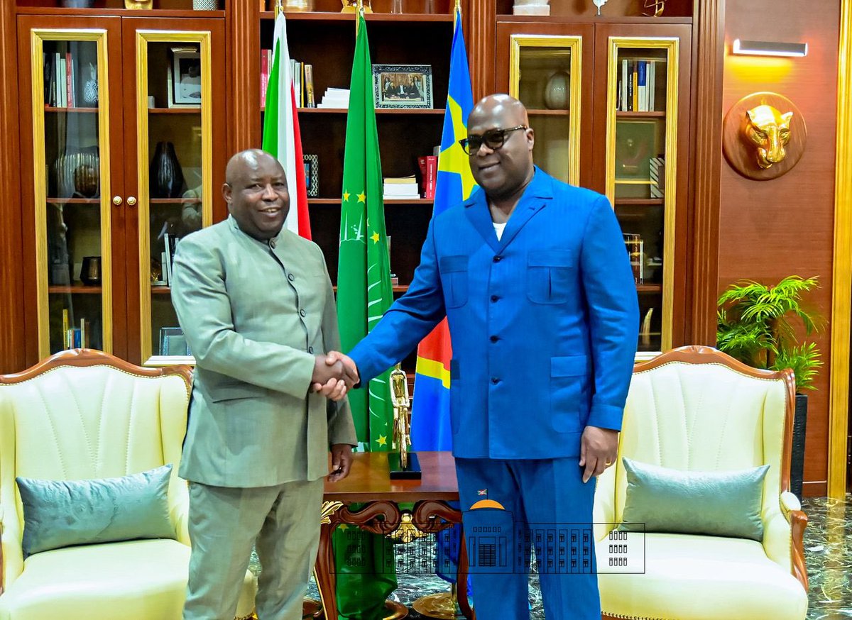 Ikiriho's tweet photo. Kinshasa : le #Burundi🇧🇮 et la #RDC🇨🇩 renforcent leur partenariat stratégique

En visite d'État à Kinshasa depuis lundi 22 juin 2026, le président du Burundi et président en exercice de l'Union africaine, Évariste Ndayishimiye @GeneralNeva, s'est entretenu en tête-à-tête avec son homologue congolais, Félix-Antoine Tshisekedi. Les deux chefs d'État ont ensuite conduit des échanges élargis centrés sur les défis sécuritaires et de développement dans la région des Grands Lacs, avec une attention particulière à la situation dans l'est de la RDC.

Le président burundais a réaffirmé le soutien de son pays aux initiatives régionales et internationales en faveur du rétablissement d'une paix durable et de la lutte contre les groupes armés. Les discussions ont également porté sur la relance de la Grande Commission mixte de coopération afin de renforcer les partenariats dans les domaines de la sécurité, du commerce, des infrastructures, de l'énergie, de la santé et de l'éducation. La journée s'est achevée par un dîner officiel offert par le couple présidentiel congolais, illustrant la solidité des liens d'amitié entre les deux pays.

@NtareHouse  @Presidence_RDC