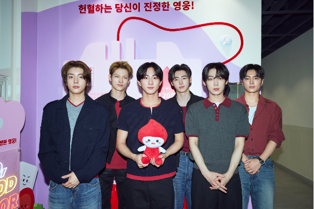moonandenhypen's tweet photo. ENHYPEN personally donated blood and joined the WHO campaign this June.

"We will continue to strive to become artists who can have a positive influence on our fans." https://t.co/ZfYkLyWigE