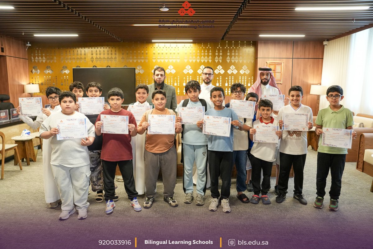 BLS_AlAared's tweet photo. نفخر بتكريم المشاركين في برنامج خاتم خلال يوم الهمة القرآني، في مدارس التعلم ثنائي اللغة حي العارض ،سائلين لهم المزيد من التوفيق. https://t.co/CZQ44arjsK