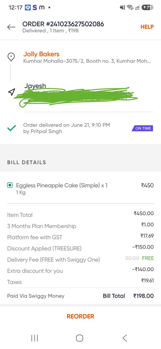 Jayesh9350's tweet photo. Hey @Swiggy @SwiggyCares I ordered an Eggless Pineapple Cake but received a completely different cake. It's been 2 days since I contacted customer support and the issue is still unresolved. Please look into this urgently. https://t.co/jvol7NHRiT