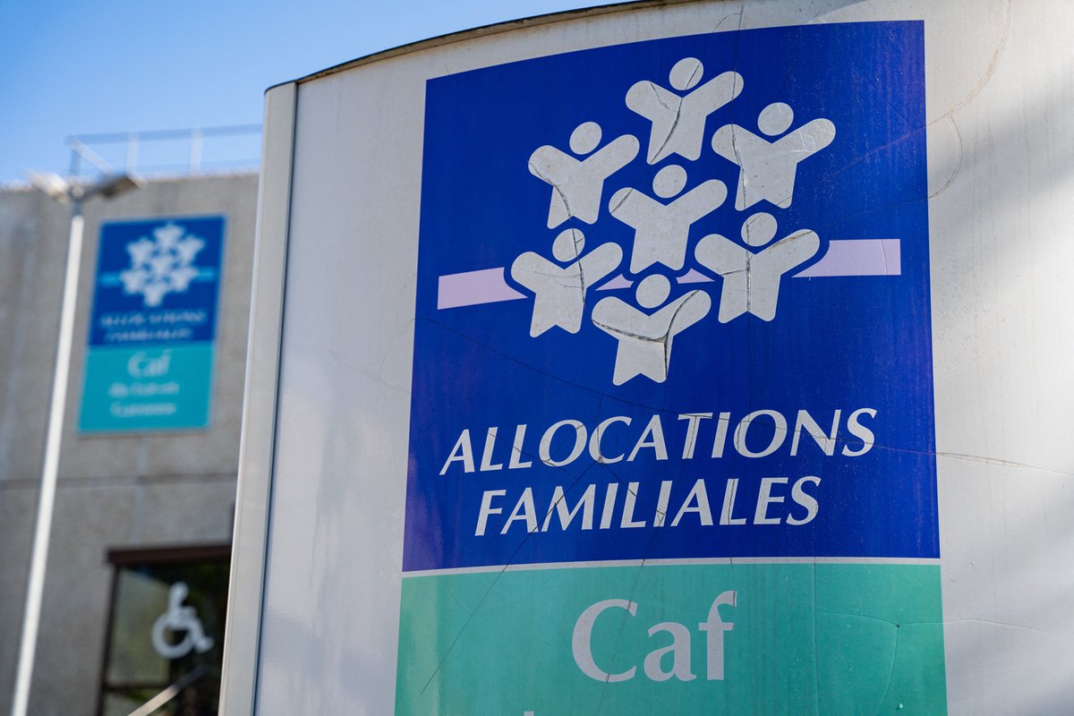 F_Desouche's tweet photo. Fraude à la CAF : des escrocs avaient créé plus de 1 000 faux comptes dans 75 caisses différentes pour toucher le RSA. 190 000 euros leur ont été versés https://t.co/Mn0jkKWGlO https://t.co/8c10Y3wC2H