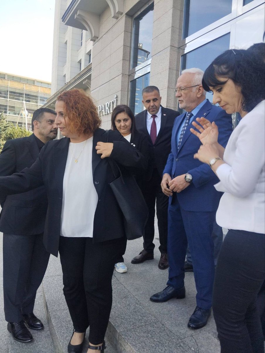 OSMANOZBEK83's tweet photo. Hak aramak suç değil, Haktır! Milyonlarca vatandaş anayasal eşitlik ve adalet talep ediyor. 08.09.1999 sonrası mağduriyetlerin tek çözümü Kademeli Emekliliktir
@EmadDernegi 
#KademeyeHayatiAdım https://t.co/d3JbsjlXyL